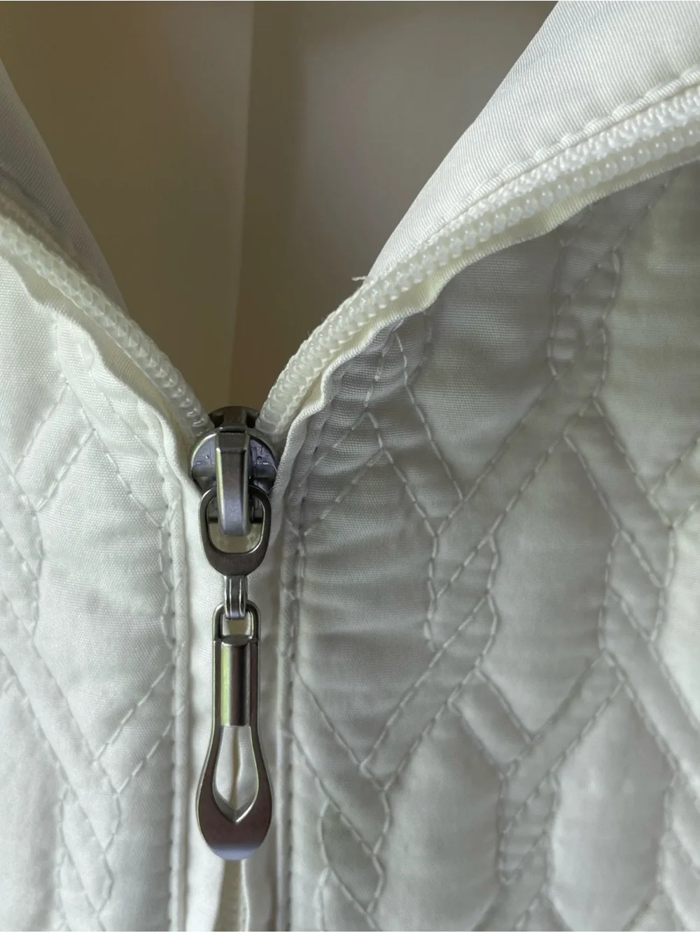 Allison Daley Cream Quilted Zip-Front Women’s Vest